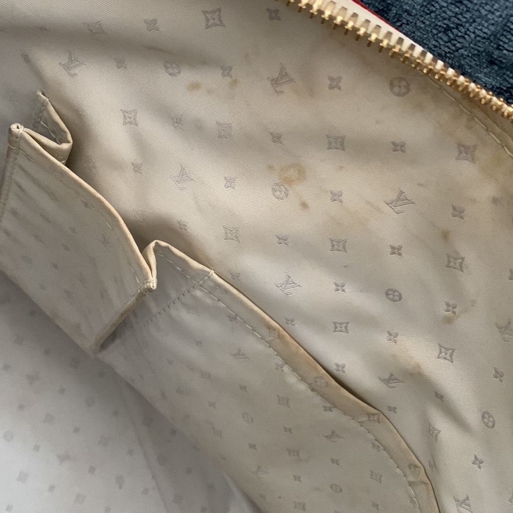Louis Vuitton Suhali Lockit Bag in Preloved condition - Picture 10 of 16